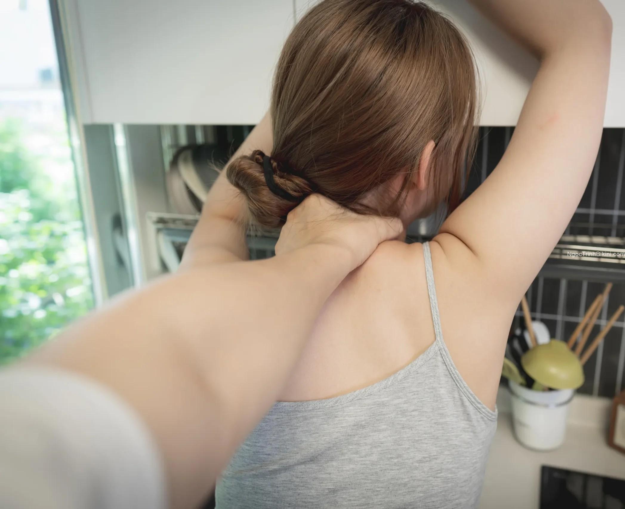 Em gái nứng lồn bất ngờ bị bóp cổ