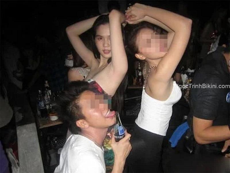 Ngọc Trinh nhảy nhót sexy cùng bạn trong quán bar