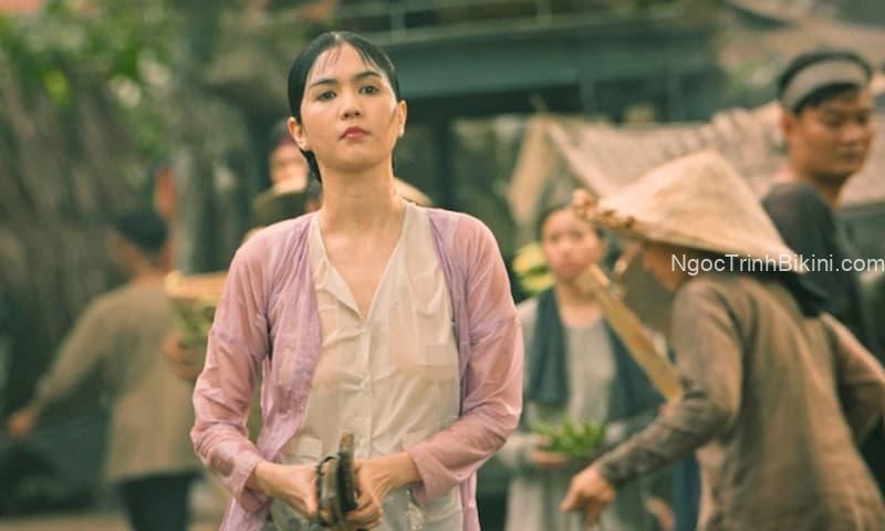 Lộ vòng 1 của nữ hoàng nội y