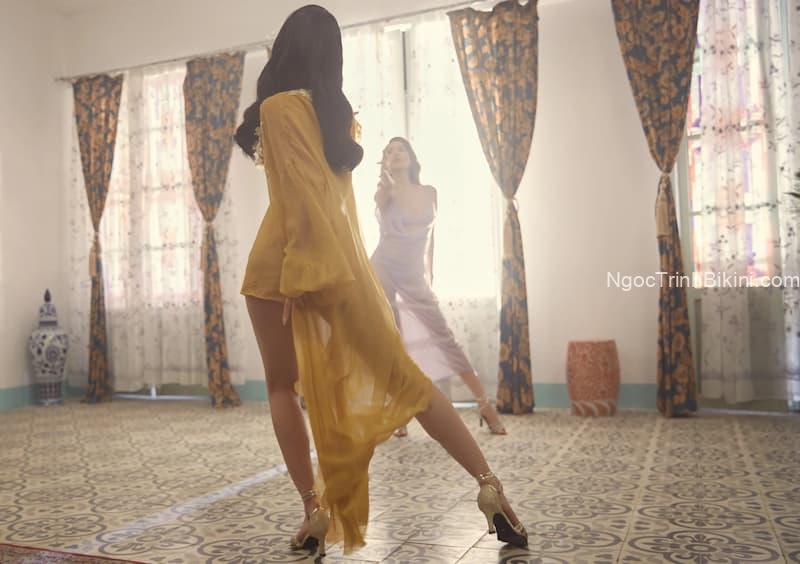 Thân hình uyển chuyển và khiêu gợi của người mẫu