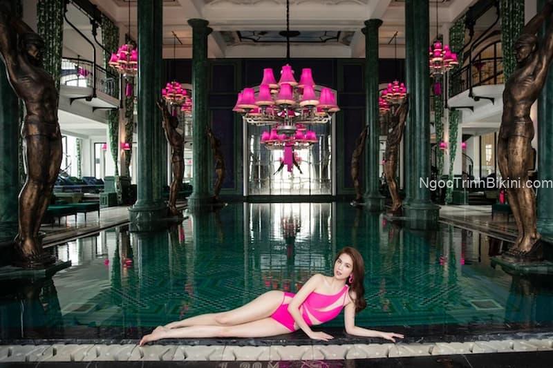 Ngọc Trinh bikini nhỏ xíu màu hồng sexy