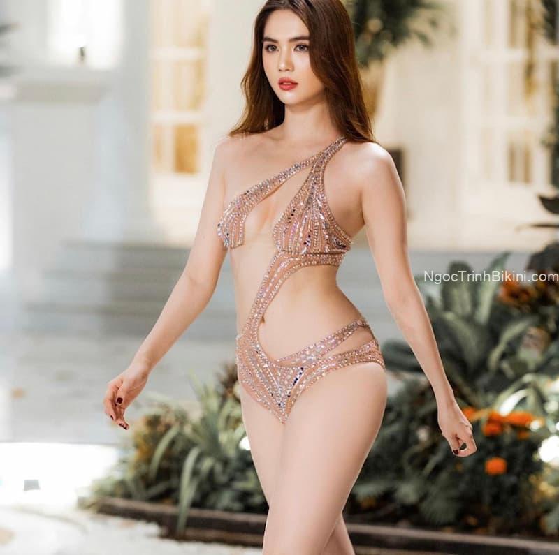 Hình ảnh bikini siêu mỏng của Ngọc Trinh