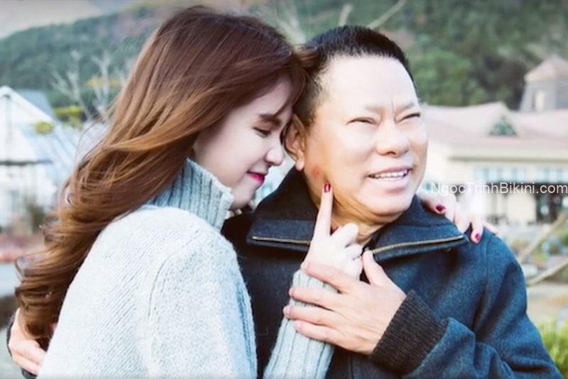 Ảnh Ngọc Trinh tình tứ bên Hoàng Kiều