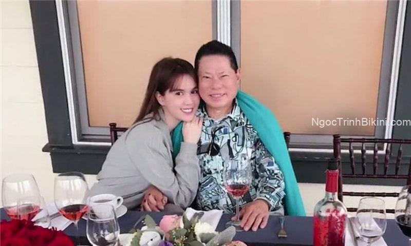 Ngọc Trinh vui vẻ bên Hoàng Kiều tại khách sạn