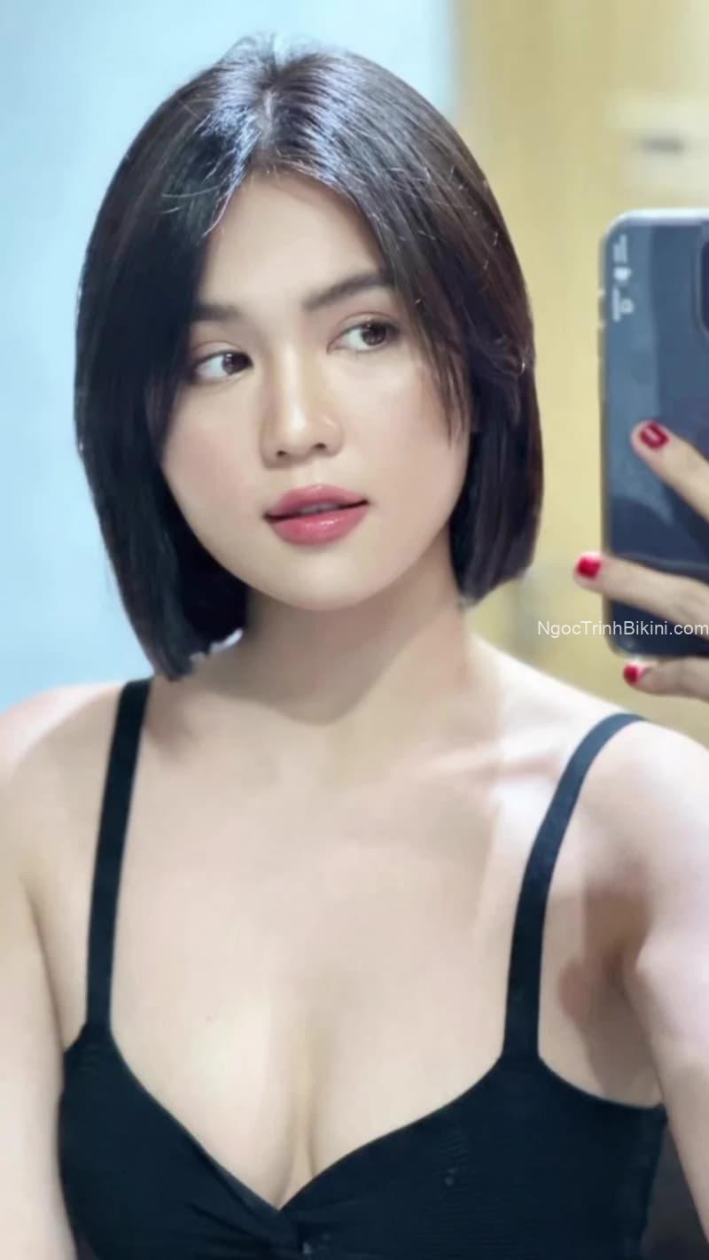 Khuôn mặt ngây thơ quyến rũ