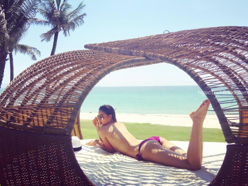 Ngọc Trinh khoe trọn bờ mông quyến rũ trên bãi biển
