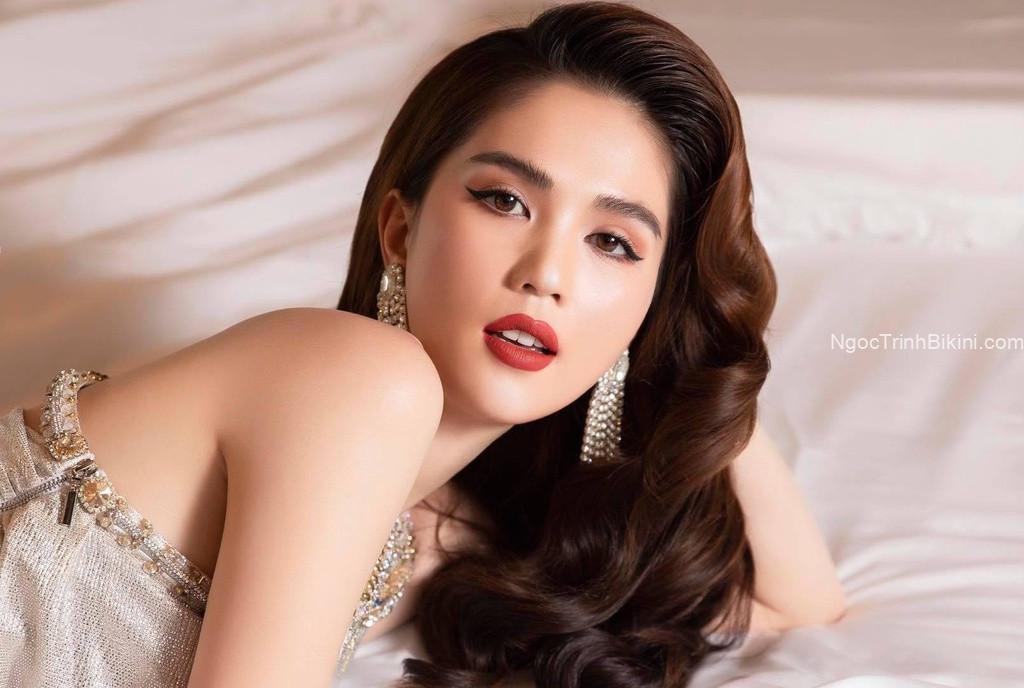 Ngọc Trinh cùng vẻ mặt dâm đãng mời gọi các anh