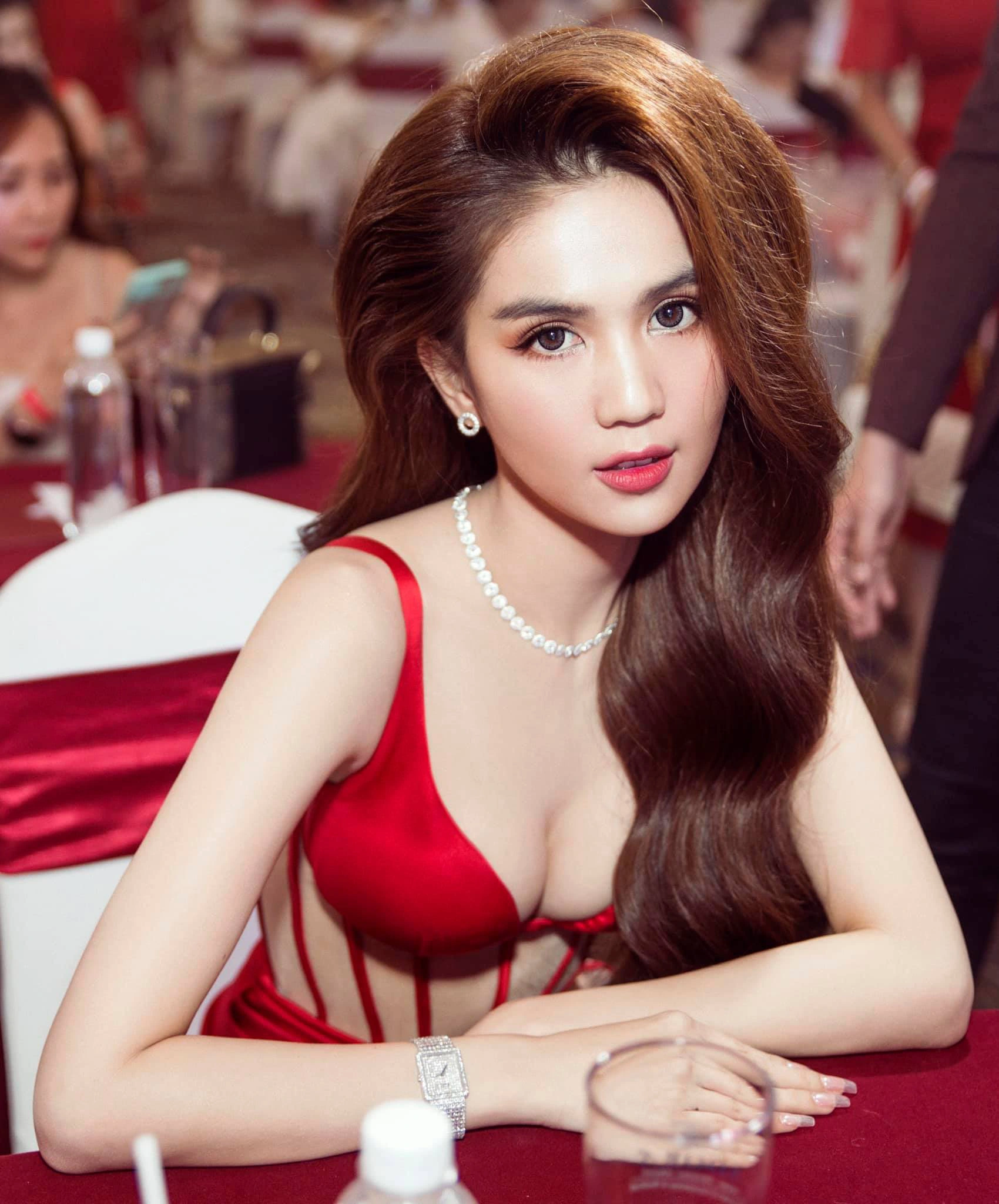 Ngọc Trinh - nữ hoàng gợi cảm màn ảnh Việt