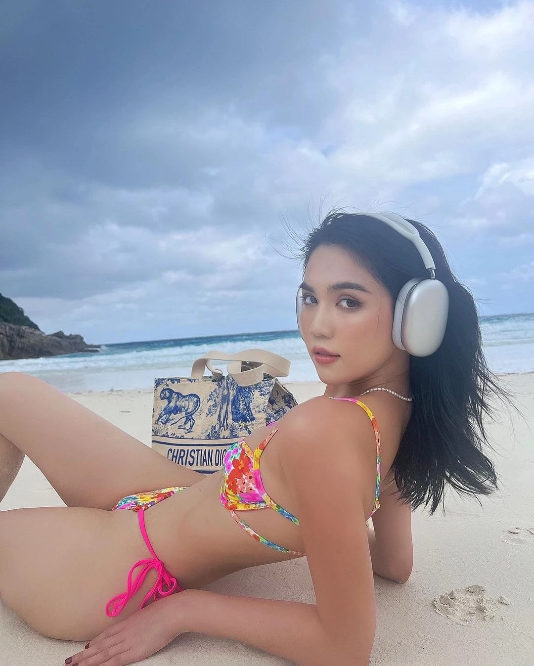 Muốn banh lồn em Ngọc Trinh trên du thuyền quá