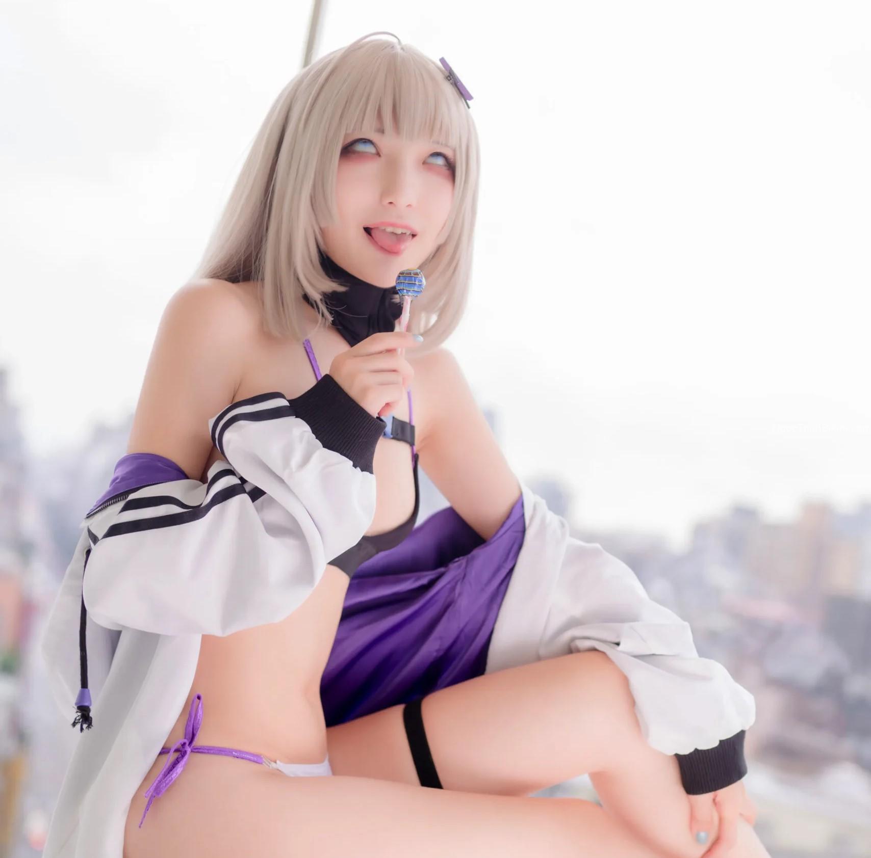 Biểu cảm của em gái cosplay nứng quá 180 phút