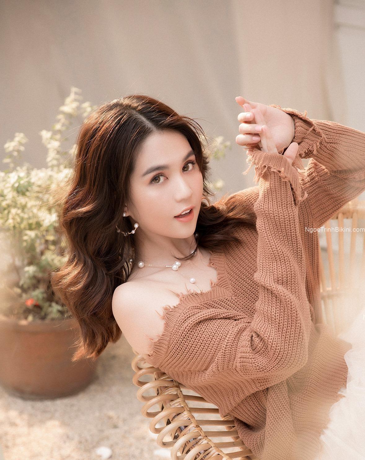 Khuôn mặt xinh đẹp và thân hình nóng bỏng của Ngọc Trinh