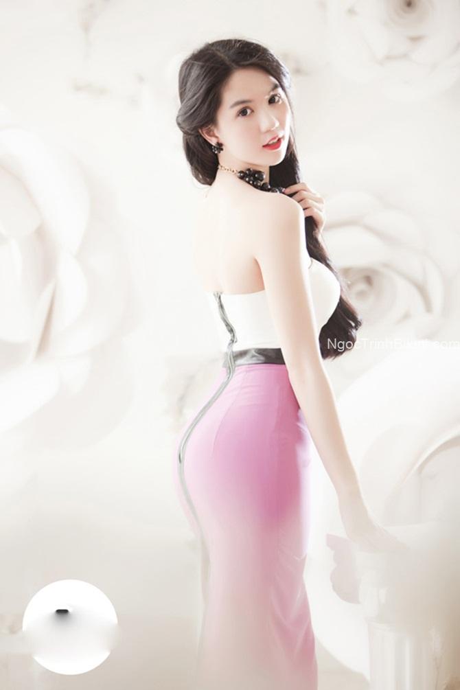 Ngọc Trinh khoe thân hình chữ S siêu đẹp