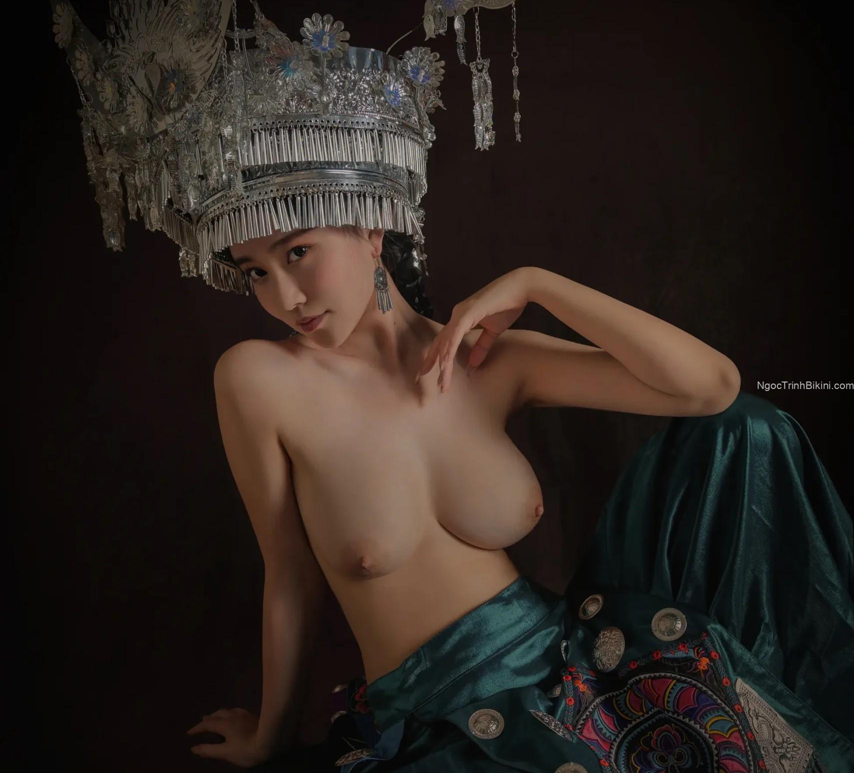Bộ ảnh lồn không che của gái xinh cổ trang