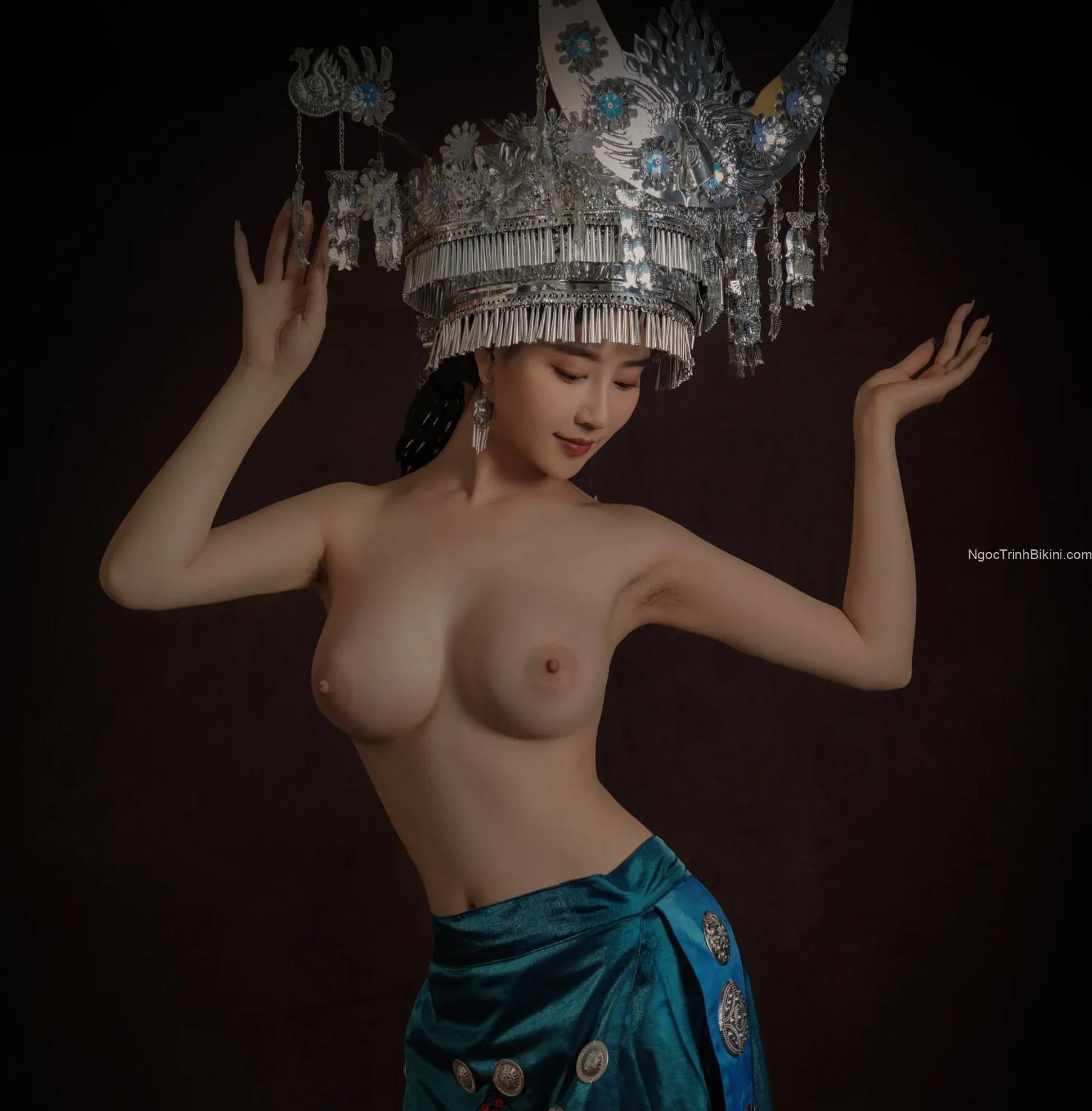 Ảnh lồn không che gái xinh cổ trang nhìn là nứng