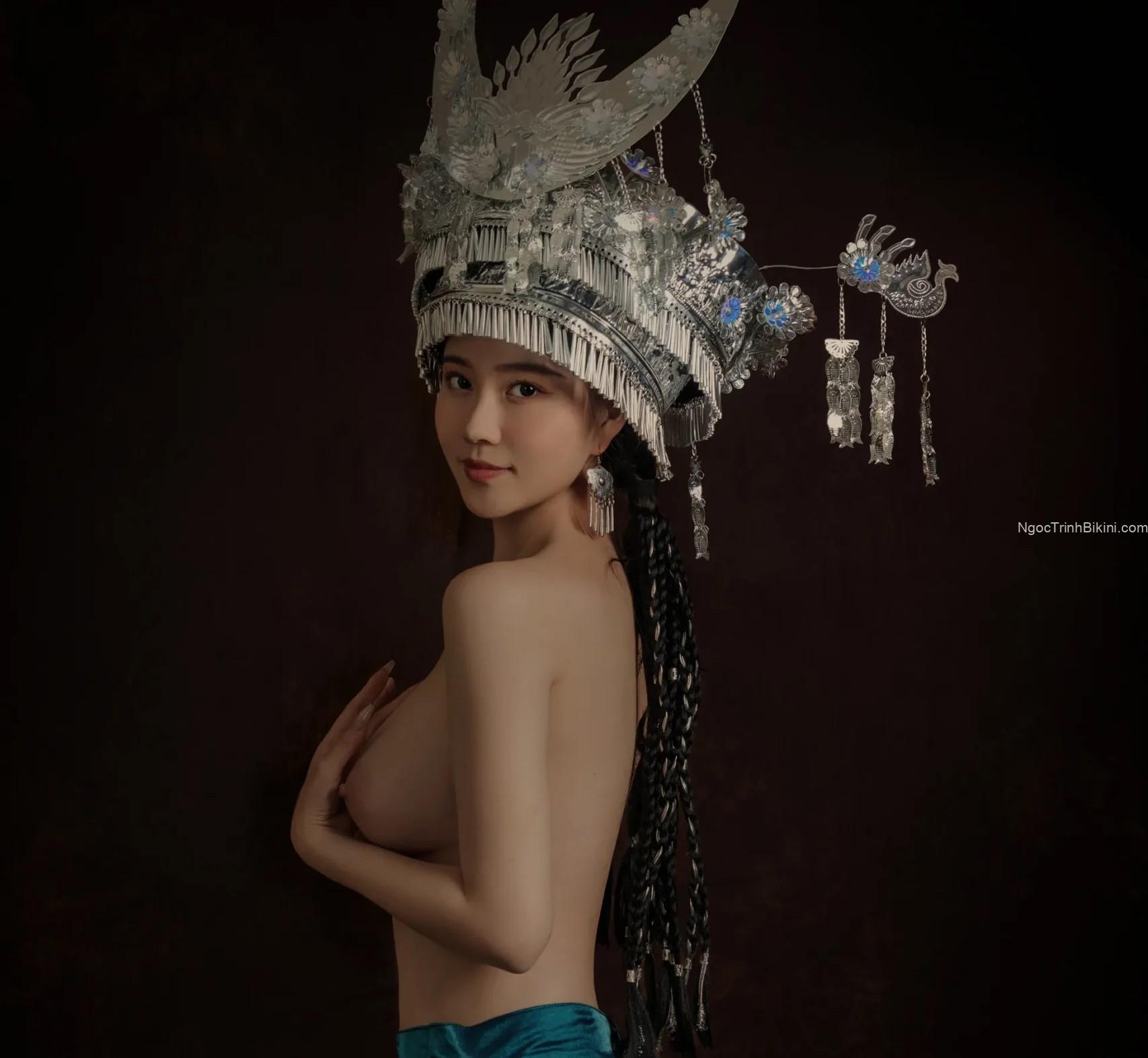 Bộ ảnh lồn không che của gái xinh trong trang phục cổ trang