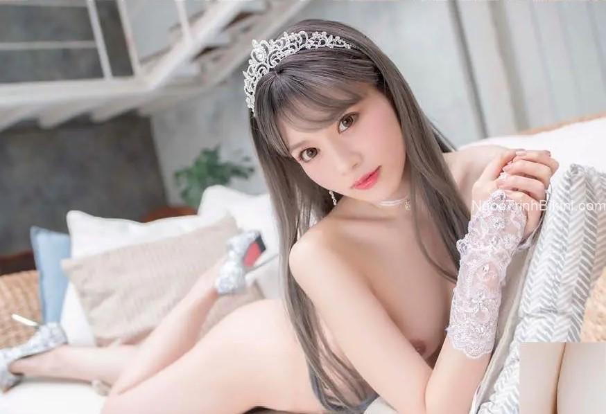 Em gái cosplay quý bà dâm đãng