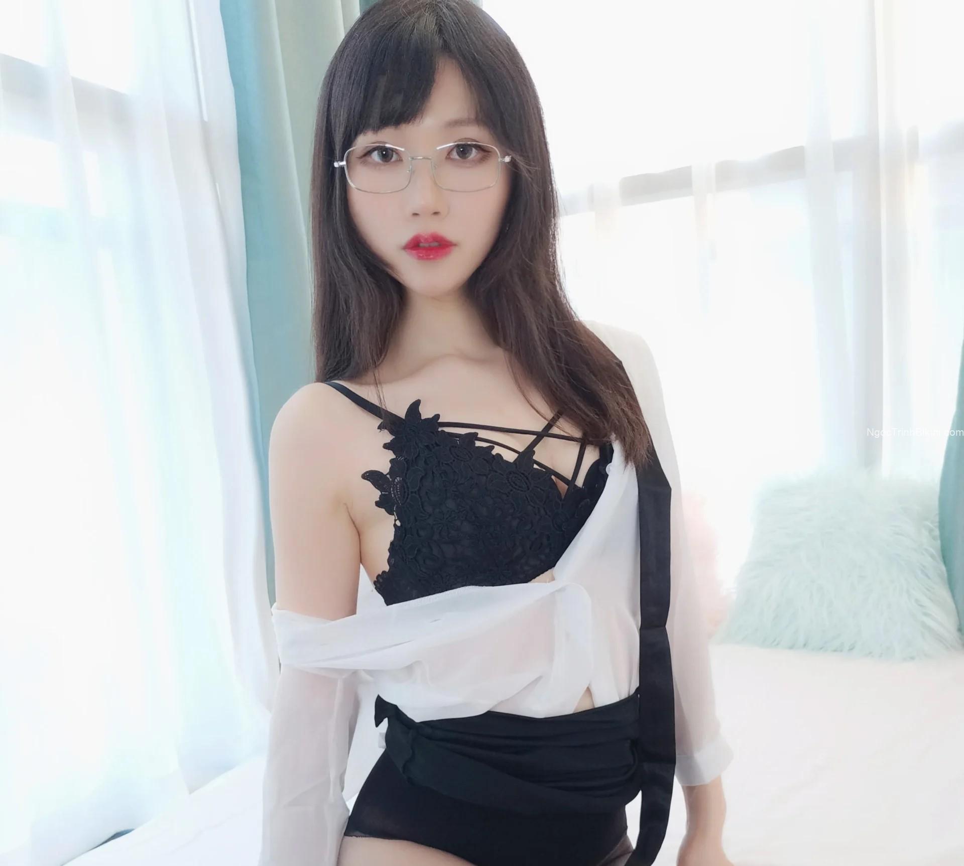 Em thư ký sexy ngọt nước chỉ chờ sếp thịt