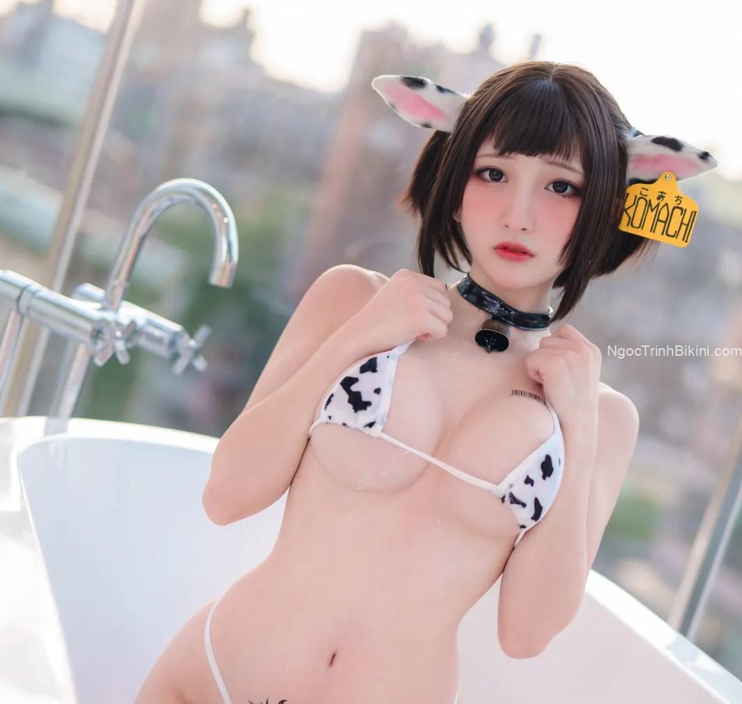 Cặp ngực căng mọng của em gái cosplay bò sữa