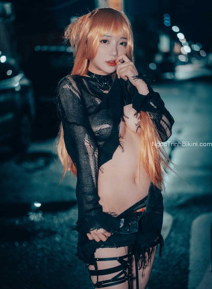 Gái xinh xăm mình và bầu ngực căng tràn 