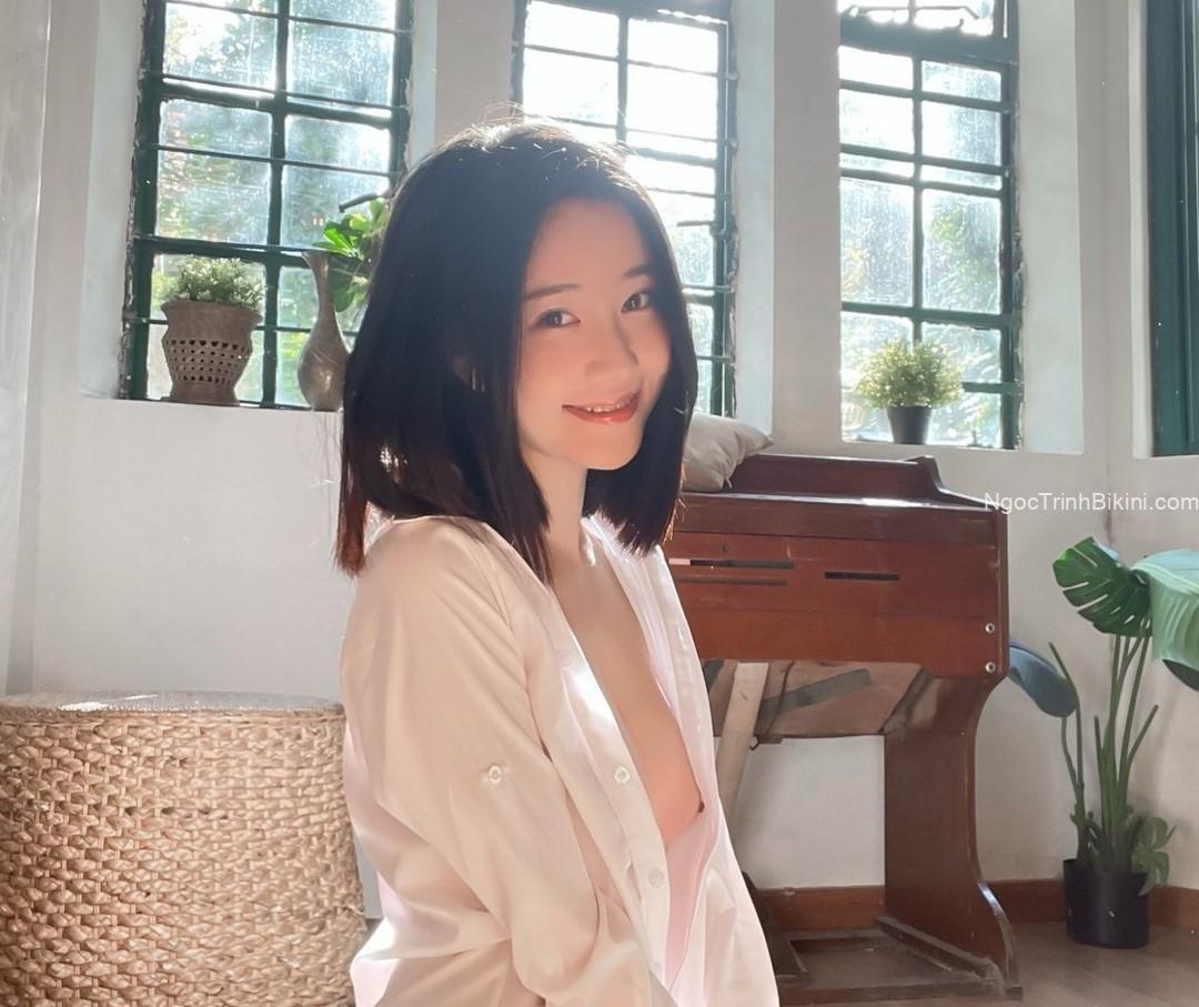 Anh nhìn thấy đầu ti đỏ hồng của em chứ?