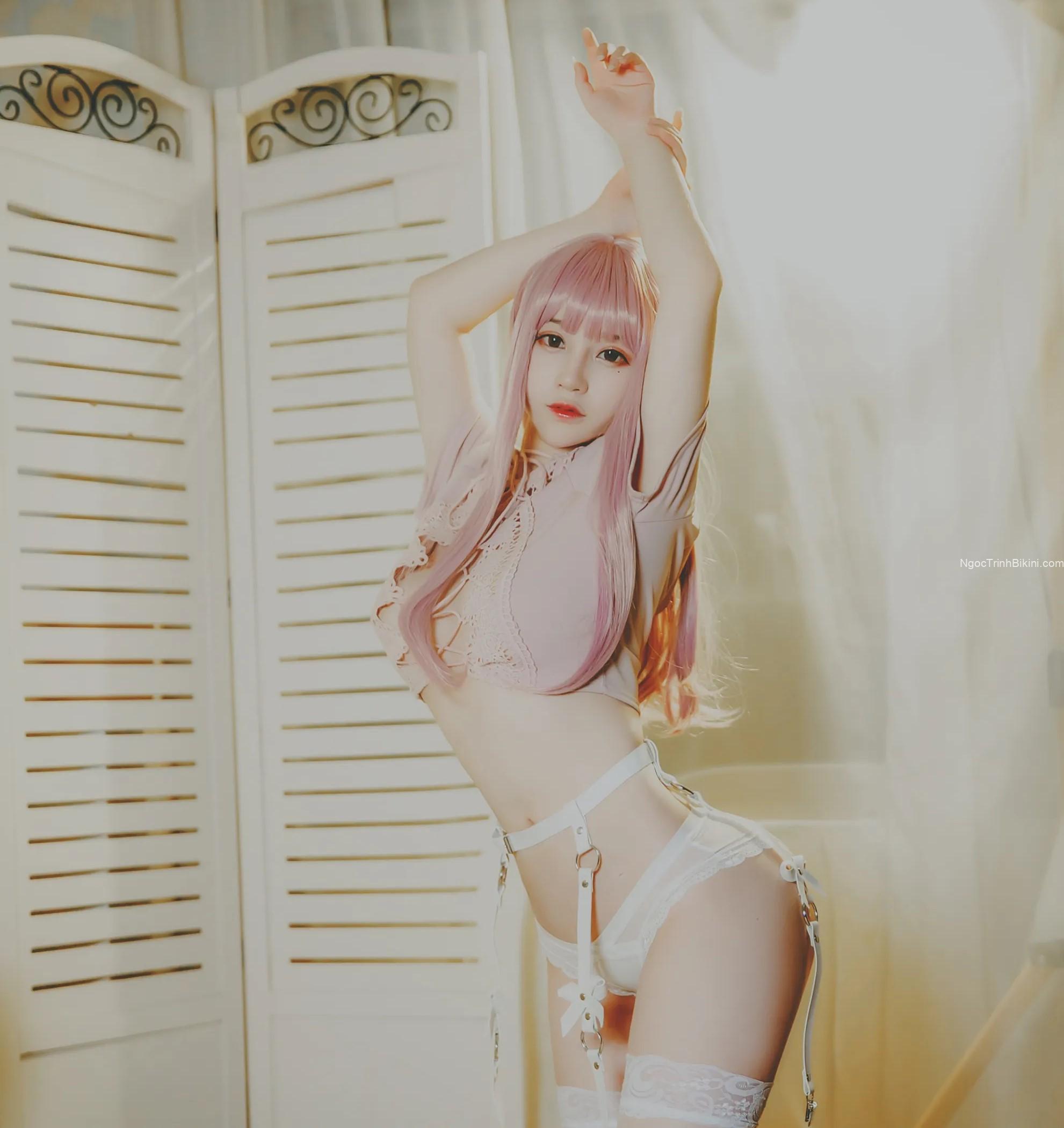 Thân hình cực nuột của em gái cosplay sexy