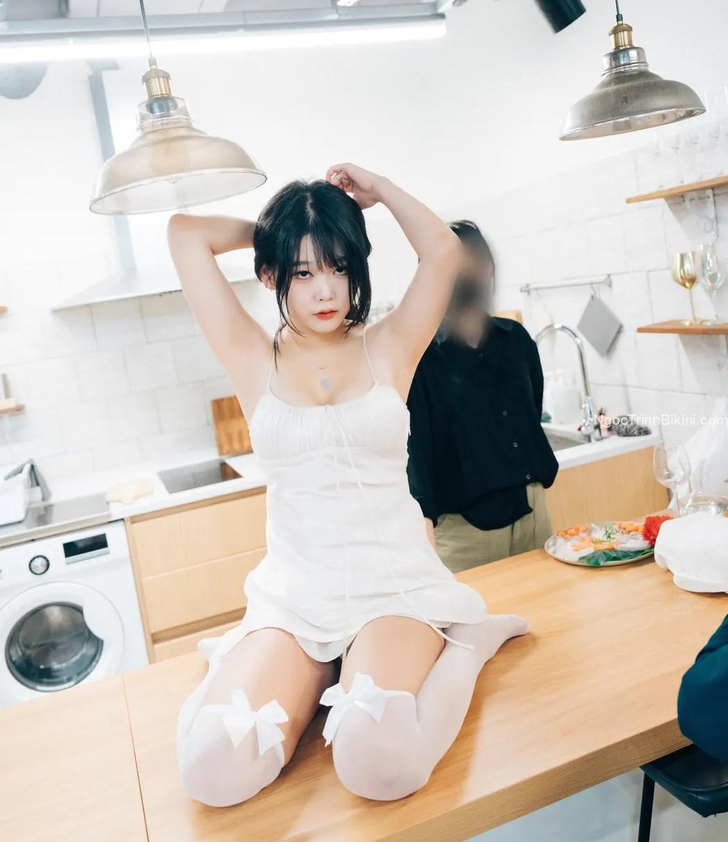 Bộ hình sex khỏa thân gái xinh tại quán ăn cực dâm dục