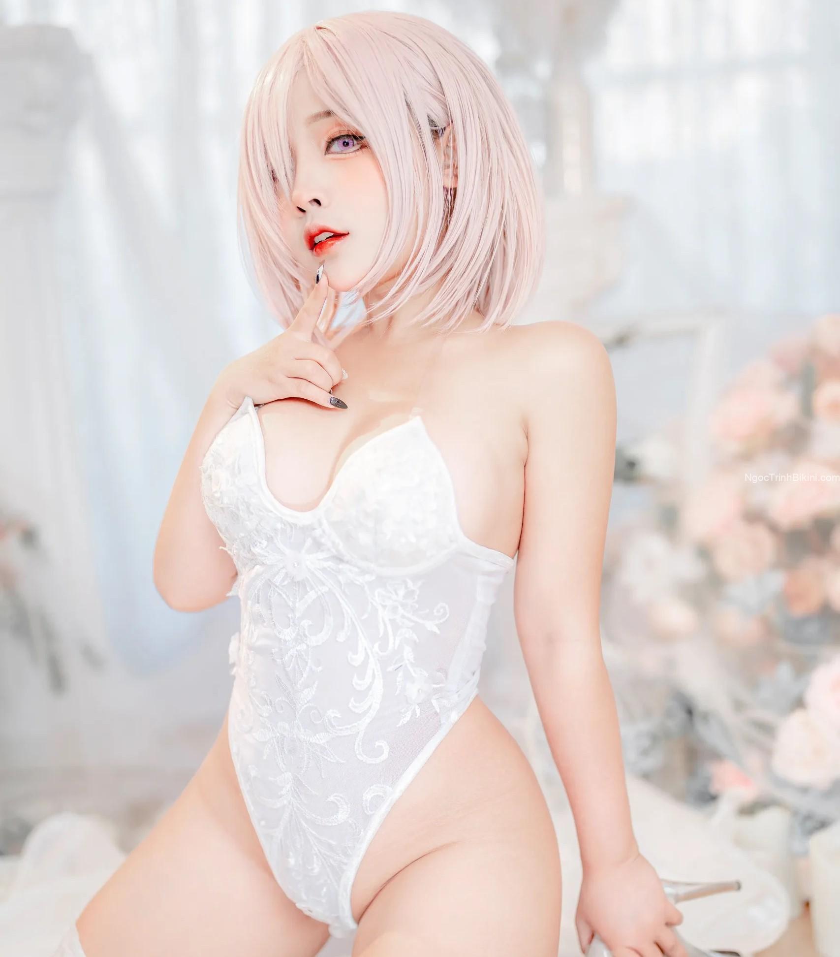 Bộ hình sex khỏa thân gái xinh với nội y màu trắng