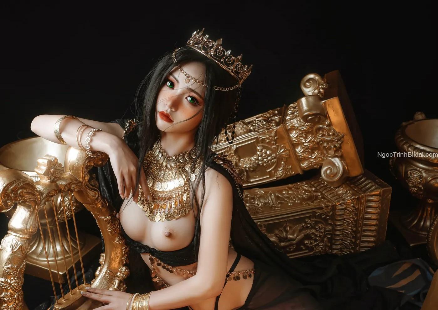 Em khỏa thân rồi nhé, anh muốn làm gì cũng được