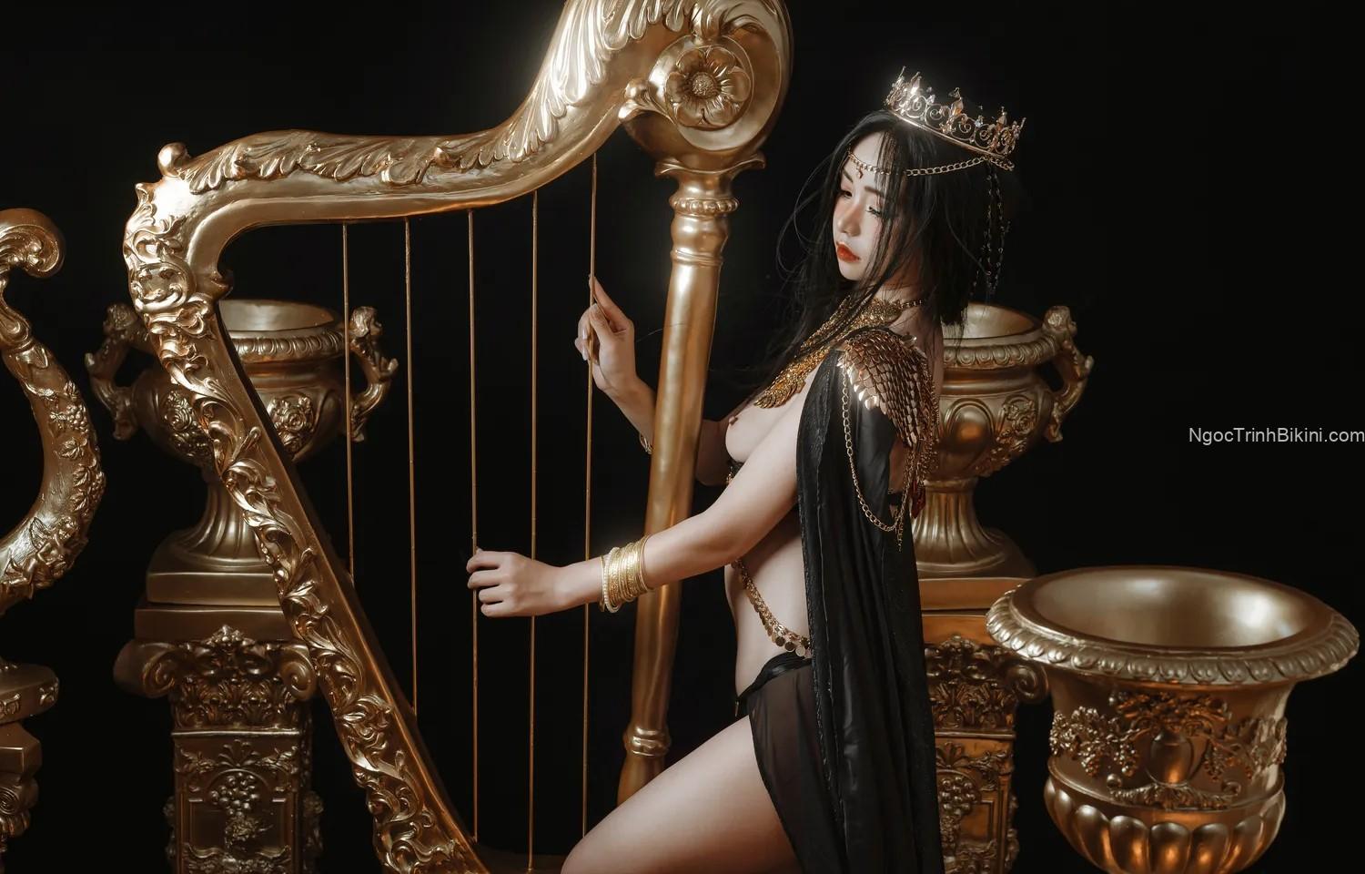 Vú hồng hào của gái xinh khỏa thân cosplay