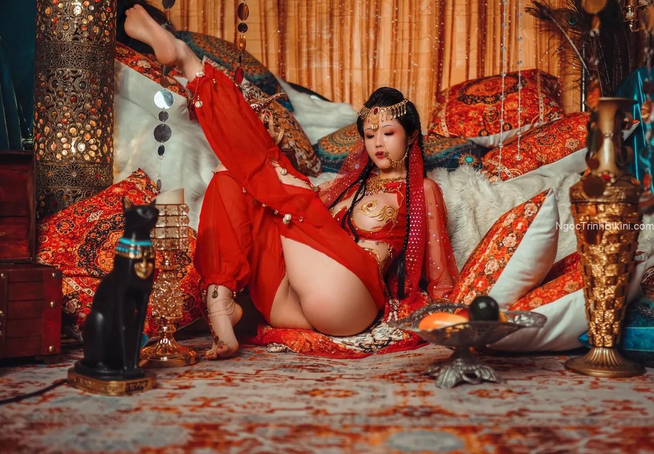 Gái xinh khỏa thân khoe ba vòng trên cơ thể cực quyến rũ