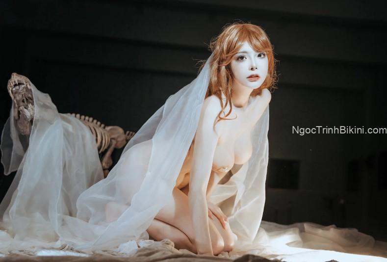Cặp vú khủng của gái xinh khỏa thân không che