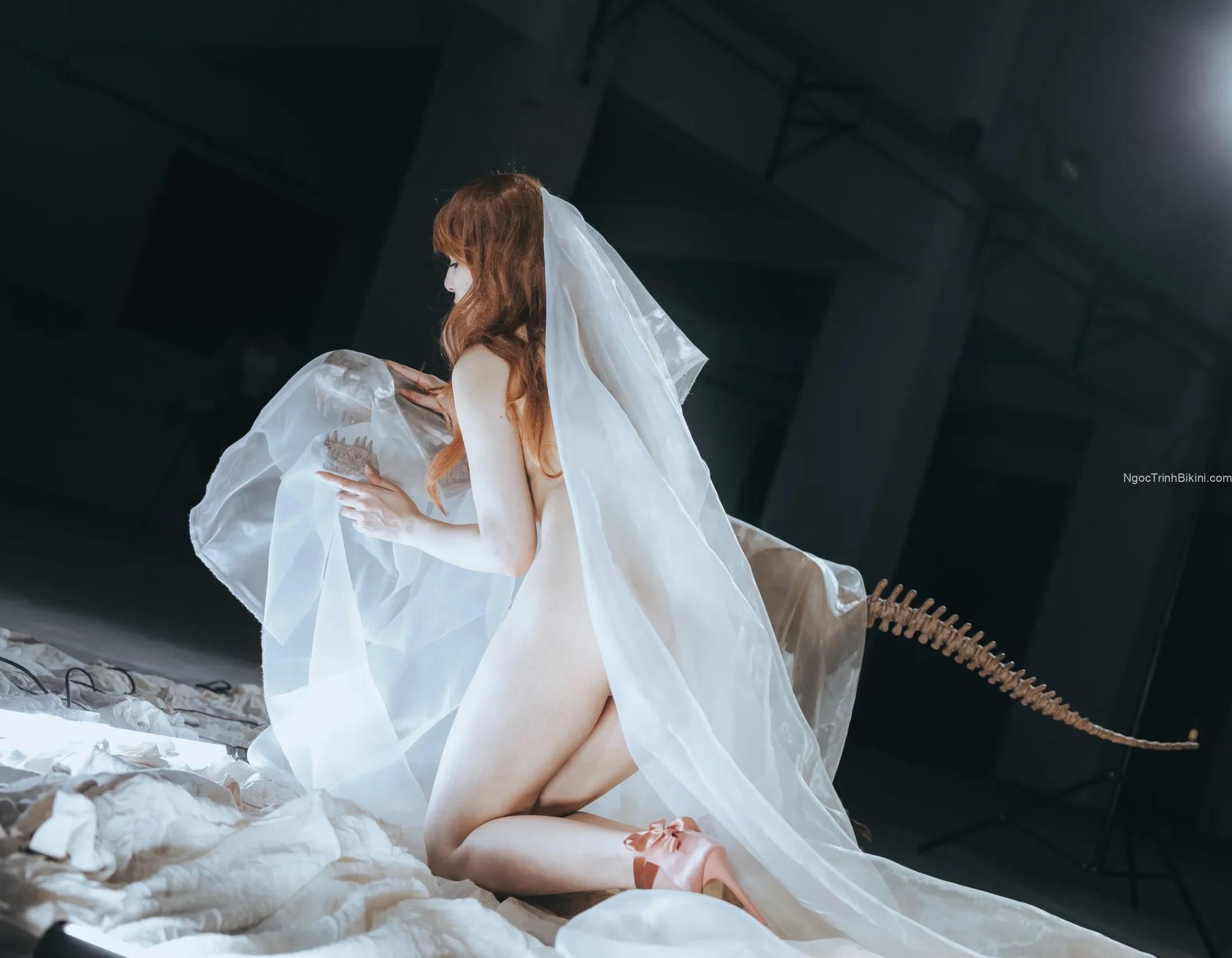 Để em quay lưng lại cho anh chụp ảnh nè