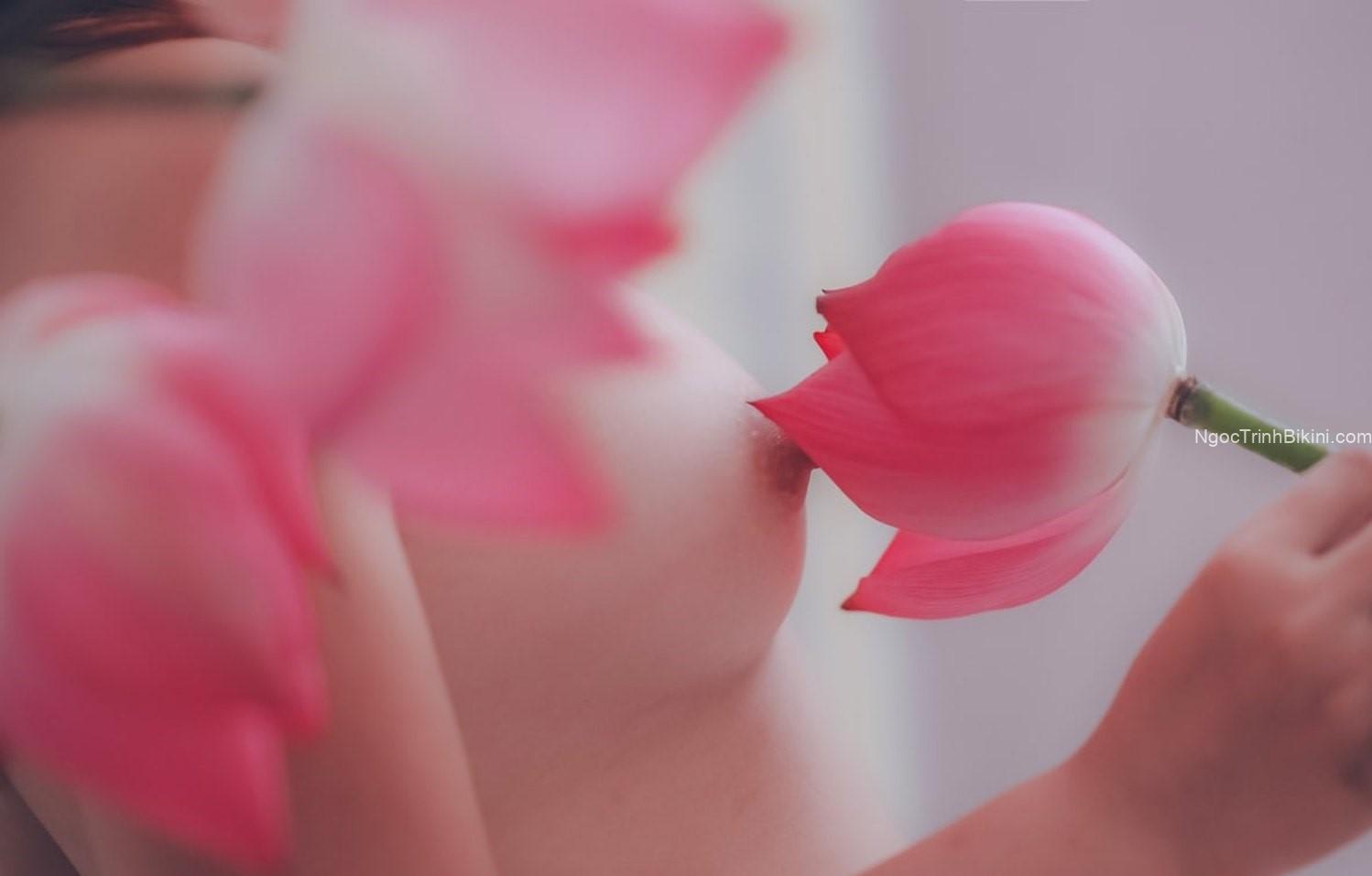 Anh hãy giúp em thỏa mãn cơn nứng đi nào