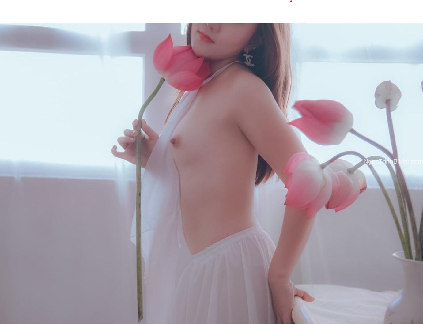 Ngắm nhìn cơ thể nuột nà của cô nàng xinh đẹp chụp ảnh nude