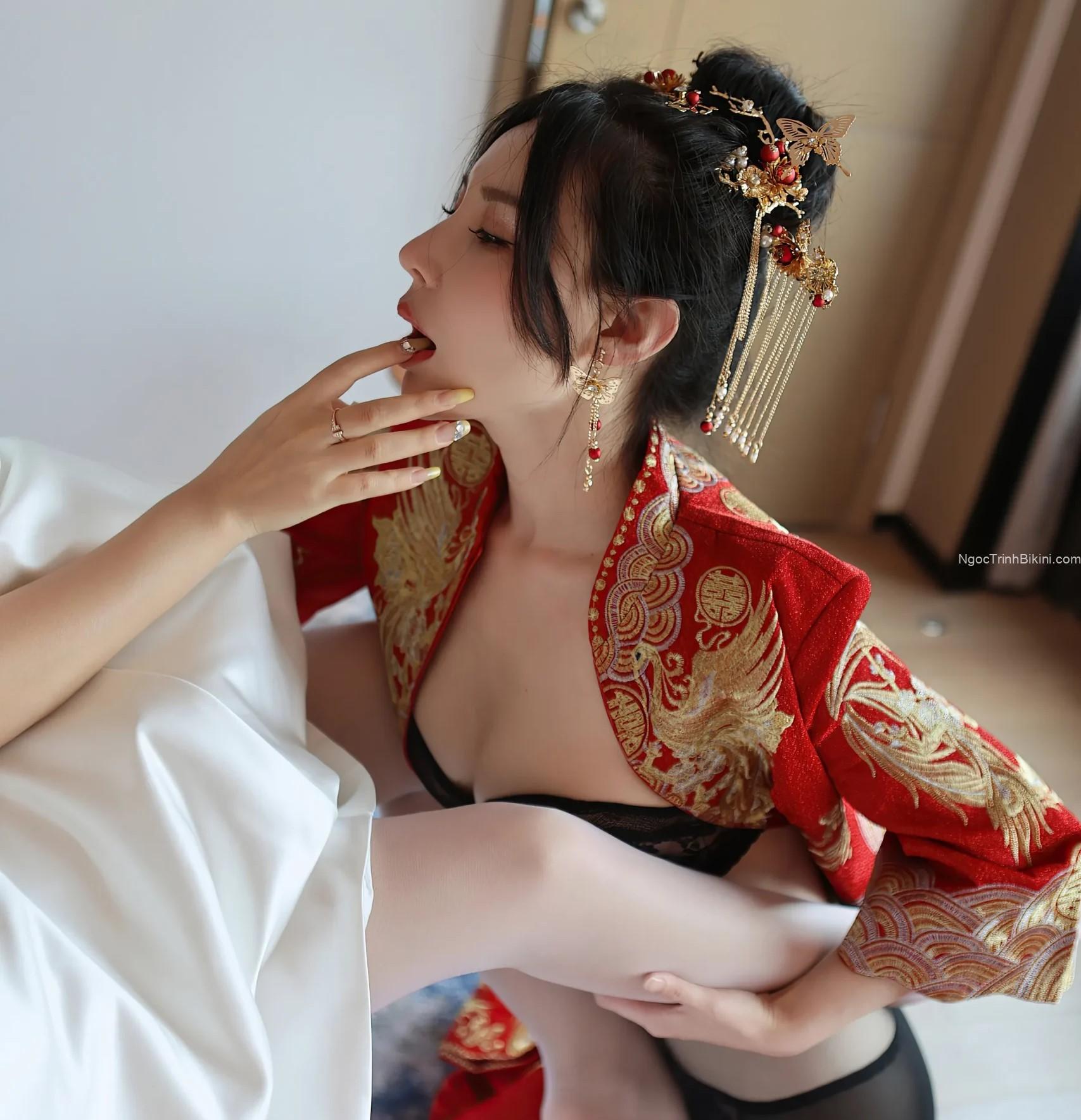 Cô hãy để tôi liếm láp khắp cơ thể của cô đi nào