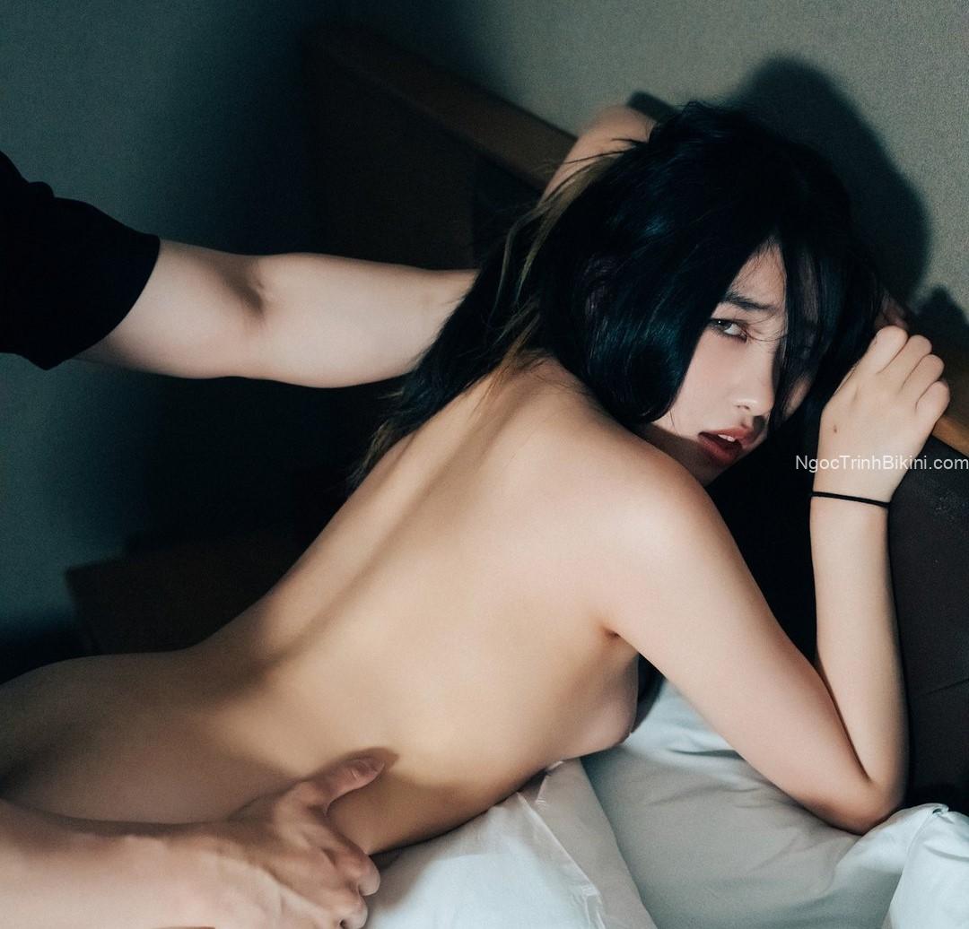 Anh hãy đụ em với tư thế doggy đi nào