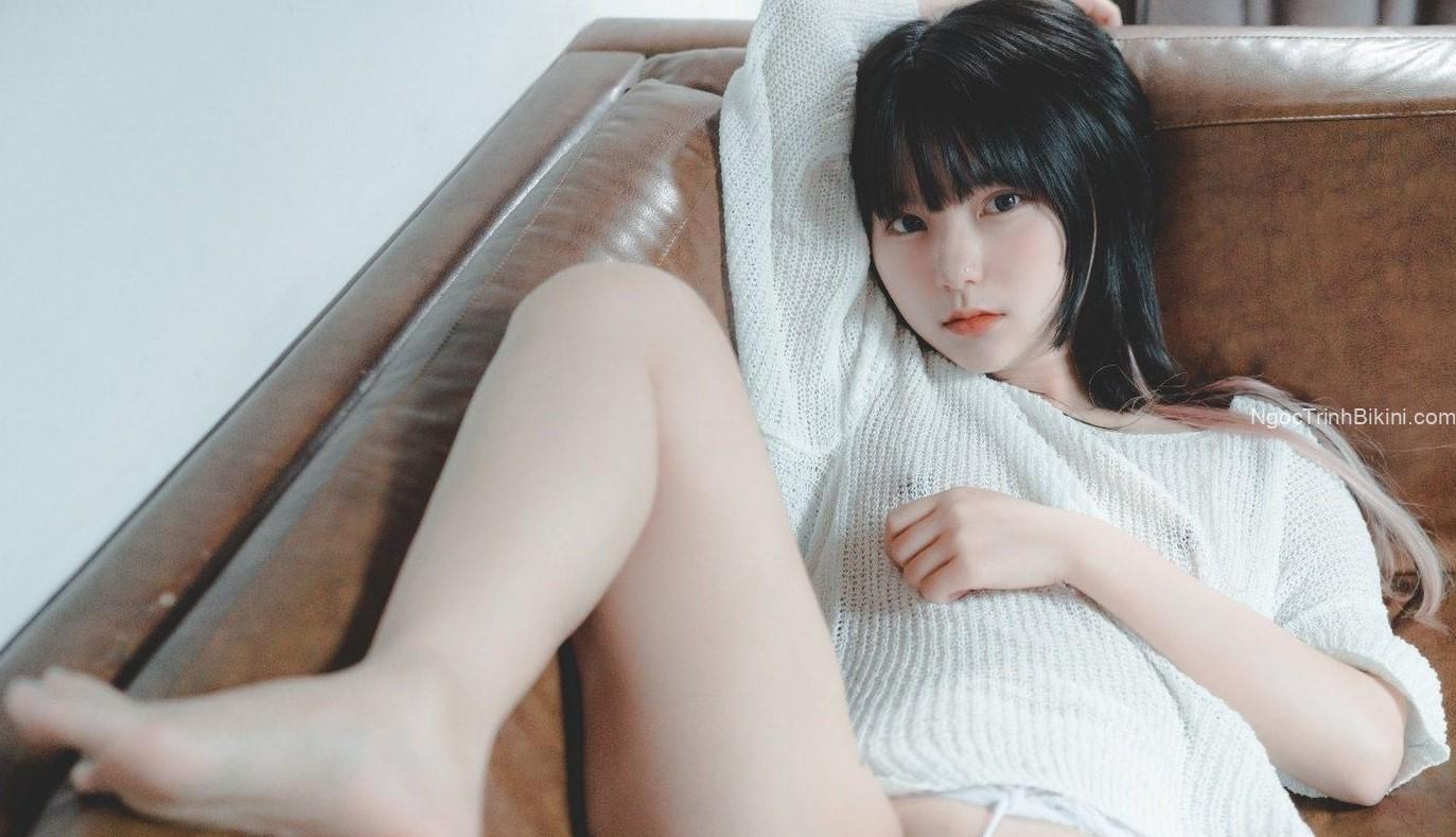 Ngắm ảnh chụp lén gái xinh lộ hàng xăm mình khoe mu lồn múp