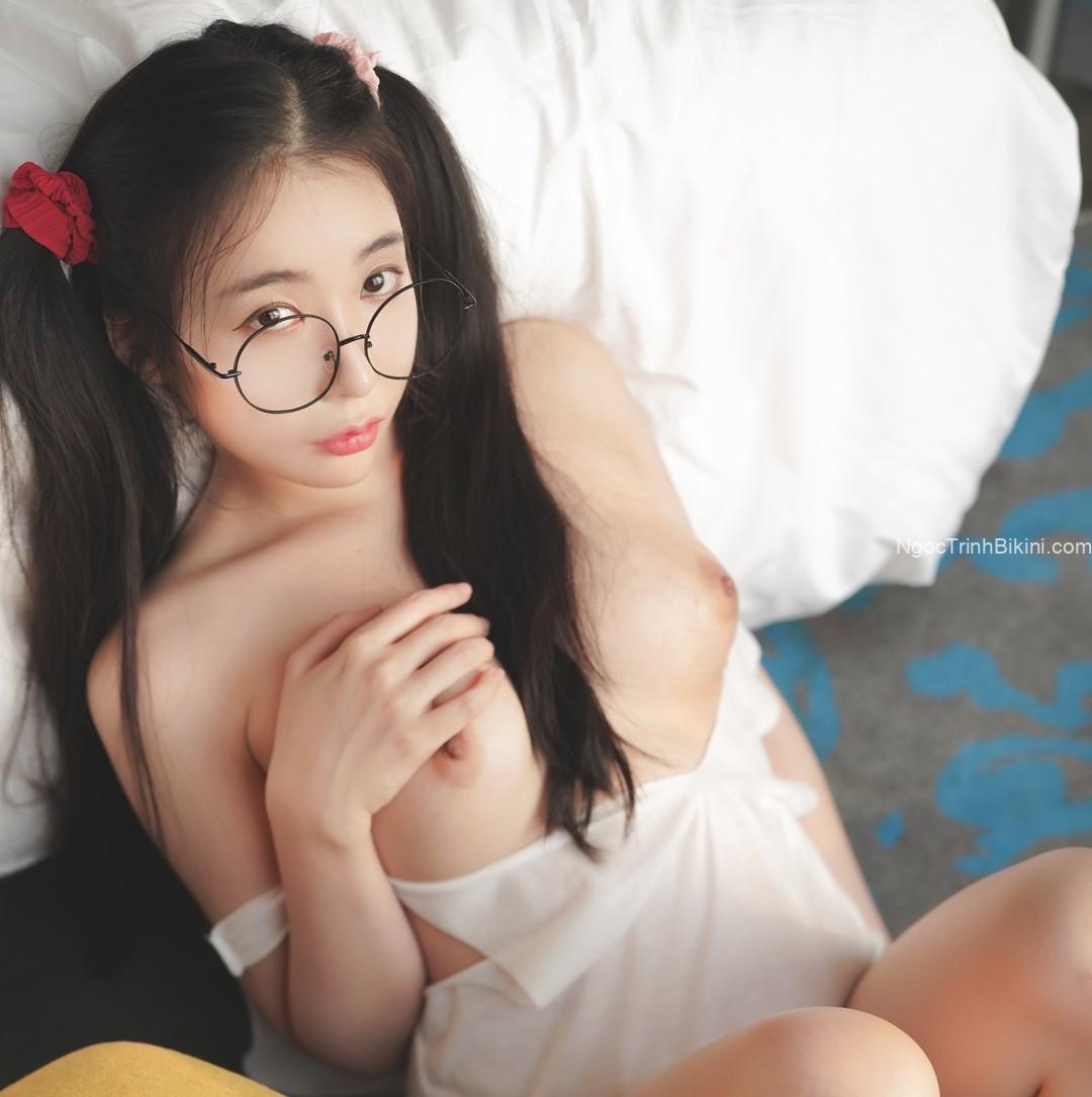 Anh có muốn vui vẻ với nhũ hoa của em không?