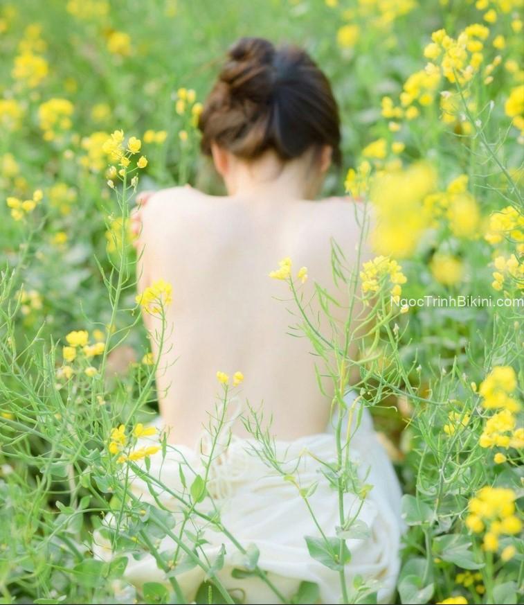 Anh hãy nhìn em khỏa thân từ đằng sau nhé?