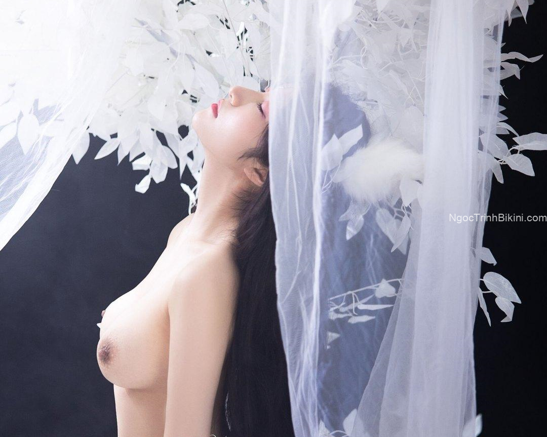 Khi khỏa thân em chỉ nghĩ về anh thôi đó