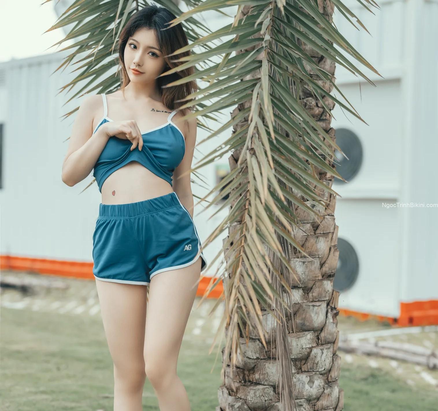Em rất thích được khỏa thân ngoài trời đó anh