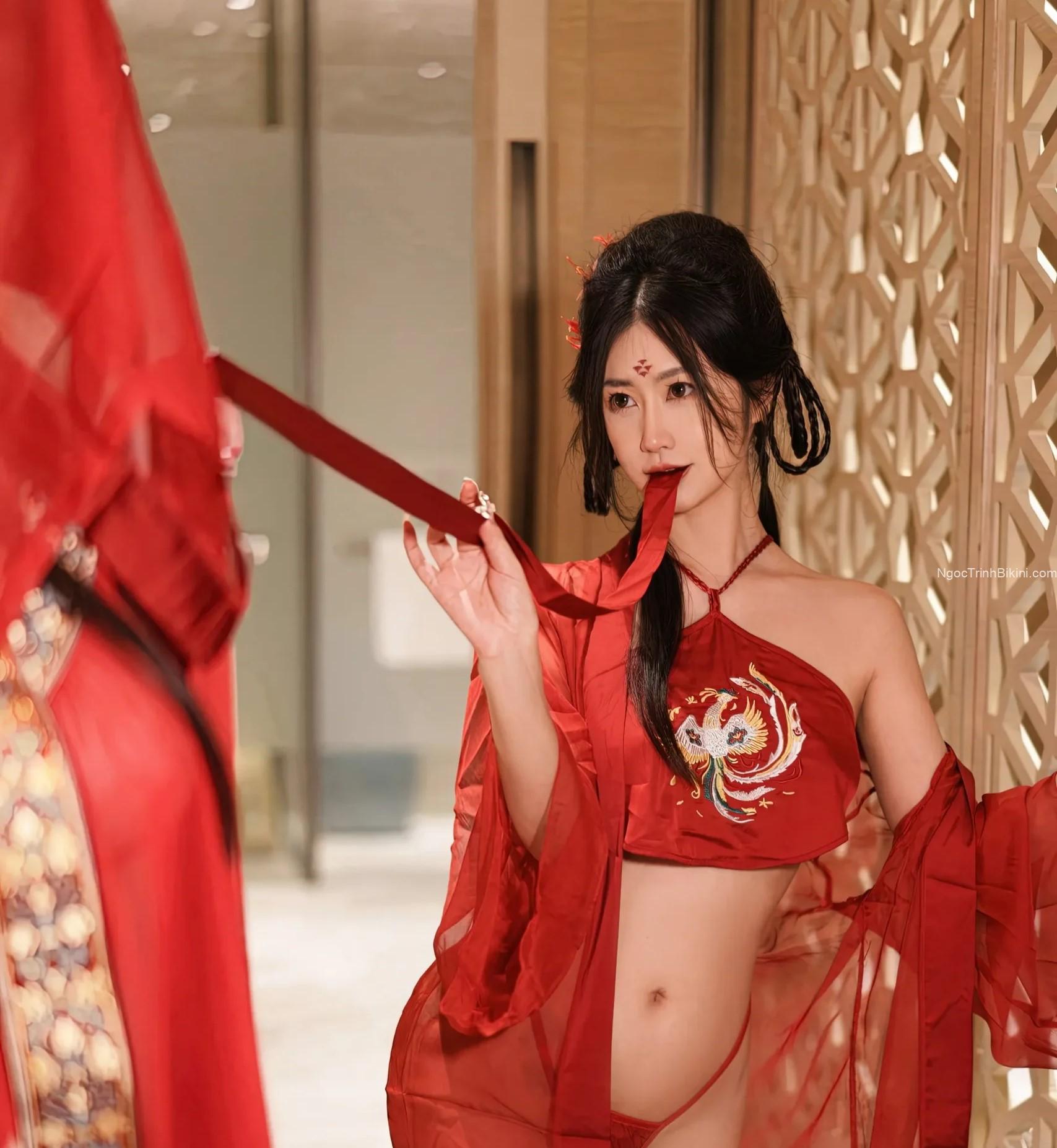Để em kéo tấm vải che đầu cô dâu này xuống nhé