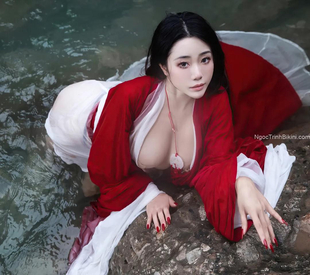 Bầu ngực căng mọng của cô nàng xinh đẹp