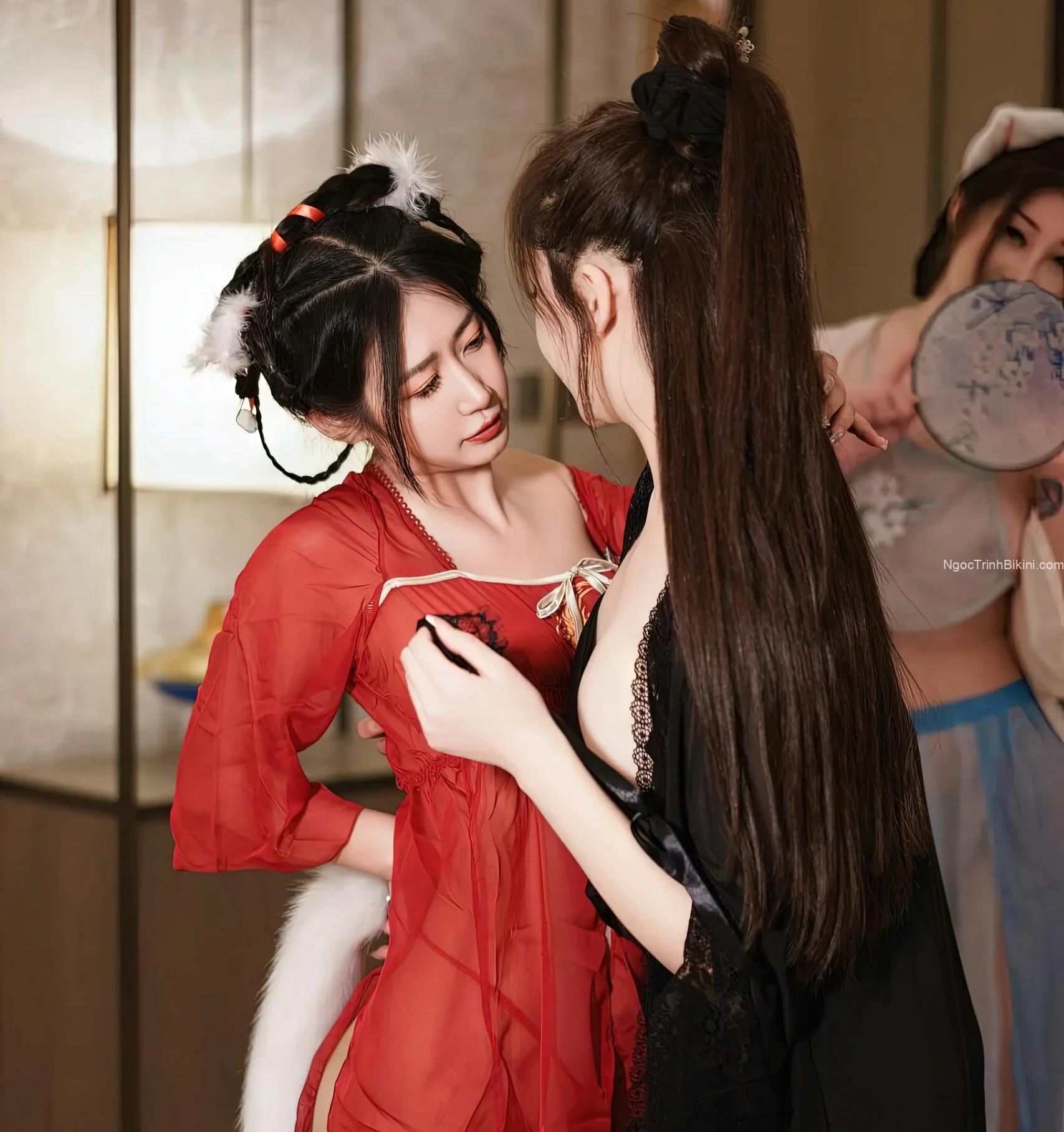 Chúng ta cùng nhau đọ ngực đi nào