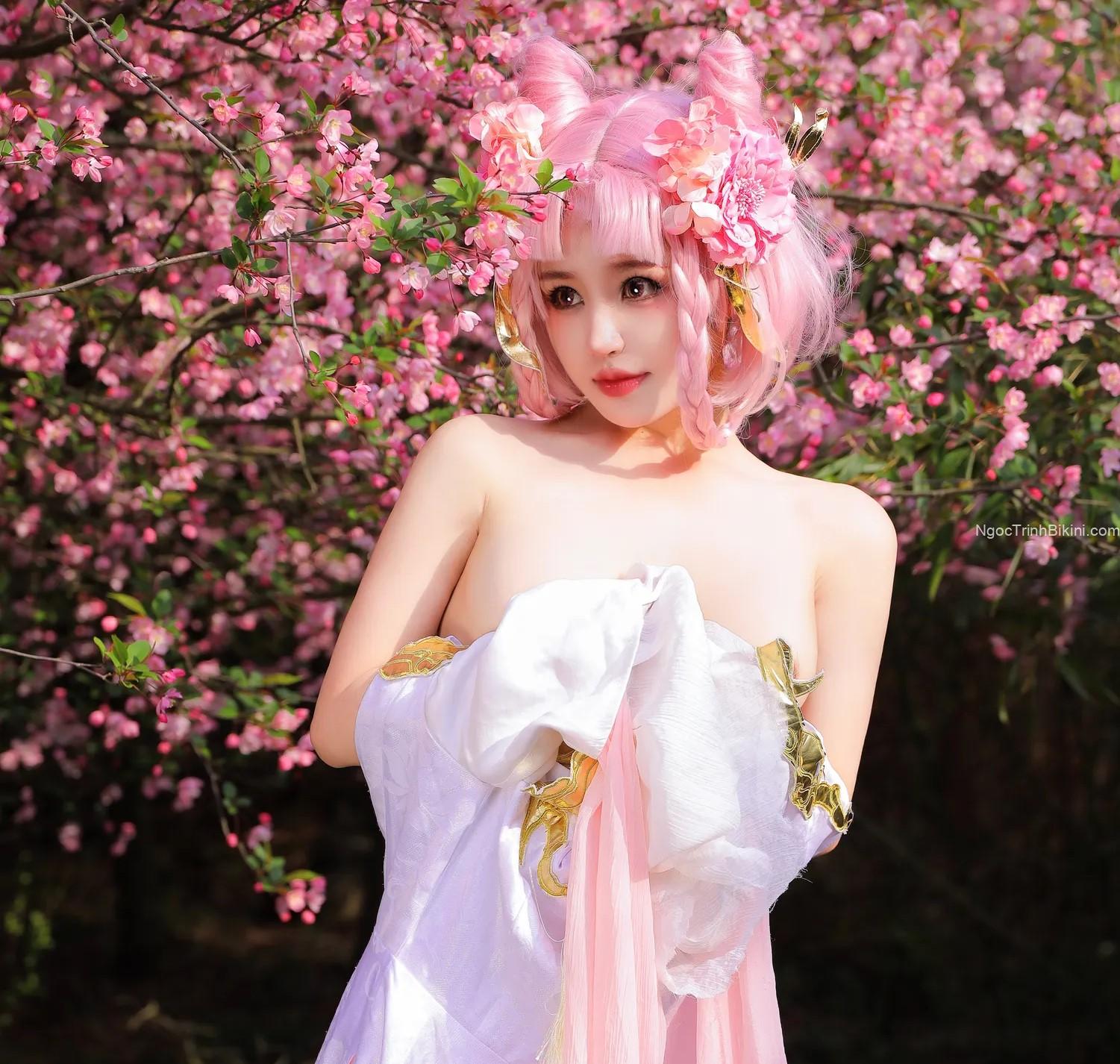 Cơ thể trắng không tì vết của em gái xinh đẹp