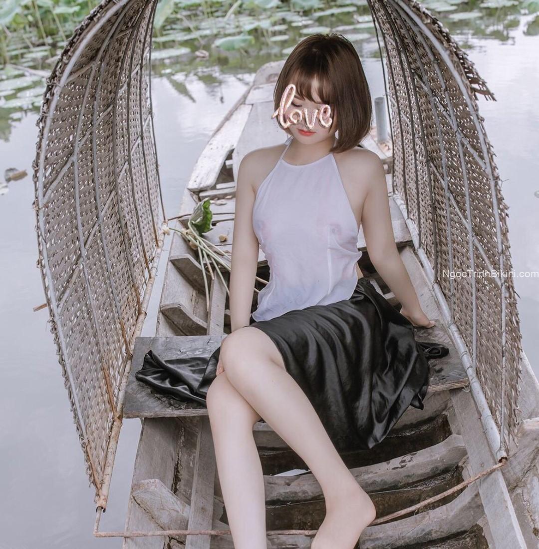 Anh hãy đụ em trên chiếc thuyền này đi
