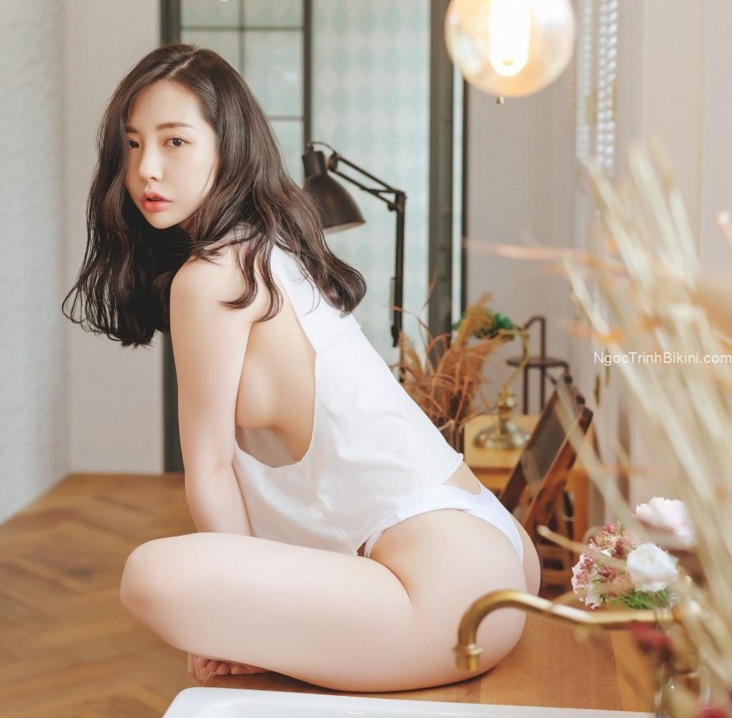 Ngắm hình nude đẹp khỏa thân ngồi trên ghế