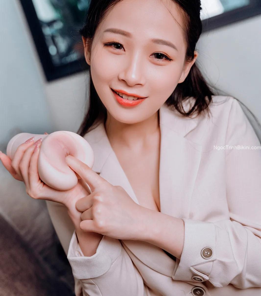 Anh hãy nhìn vào cái lỗ quyến rũ này đi