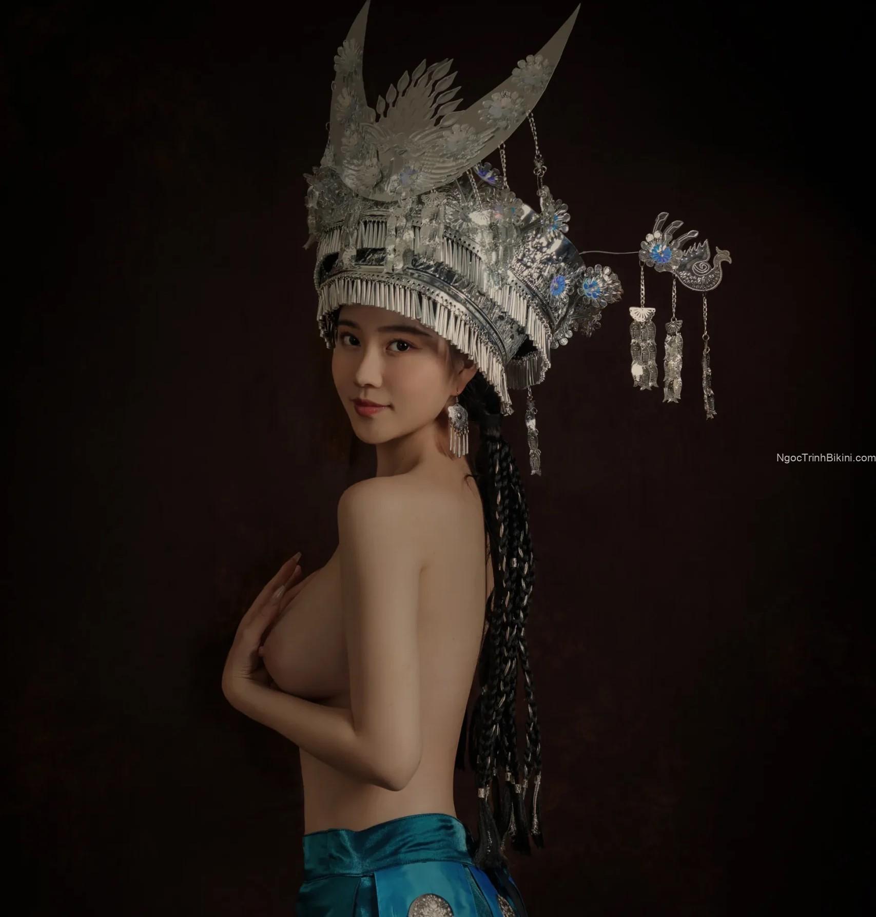 Bộ ảnh thay đồ lộ hàng gái xinh phong cách dân tộc