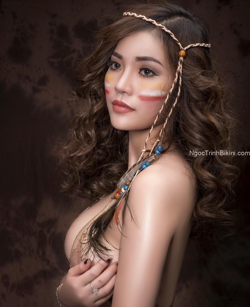 Bầu ngực trắng tròn của cô thổ dân dâm dục